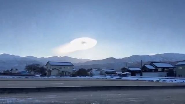 невероятное небесное явления в небе над Инсбруком.