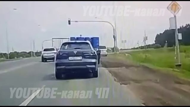 ДОПОНТОВАЛИСЬ! _Нива_ с 🦍🦍 подрезала.......