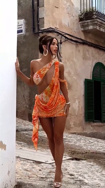 Stunning floral outfits for the weekend： Summer vibes #fashion #style #outfit #shorts