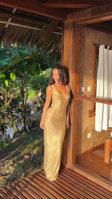 ZeKya7xJJFw - Fine model in a backless long dress： Weekend Outfit #fashion  #style #outfit #shorts