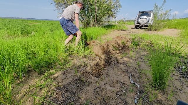 лопата якорь на песке