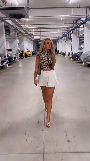 IRiGsRh2DDE - Stunning high waist flare skirt street style outfit for the weekend #fashion #style #o