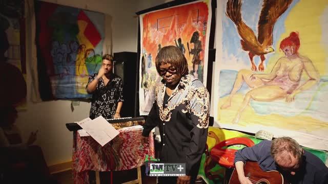 MUSIC: JACKY M. en CONCERT à PARIS 070625 CHANTE son TITRE "MON POUSSIN"