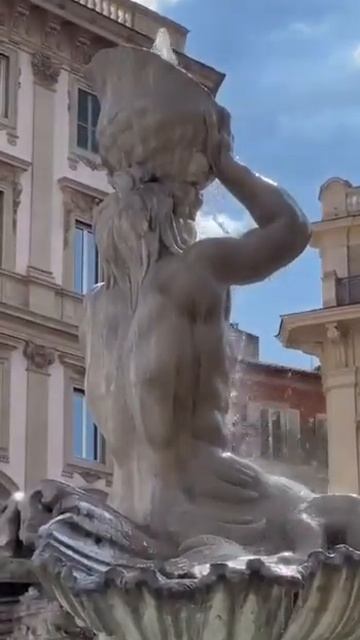 Исторический центр Рима, Площадь Барберини (Piazza Barberini)