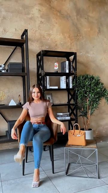 FjGDl0kch_g - Beautiful Street Fashion Outfits Style - Fit Jeans Look #shorts
