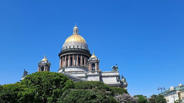 с праздником России!