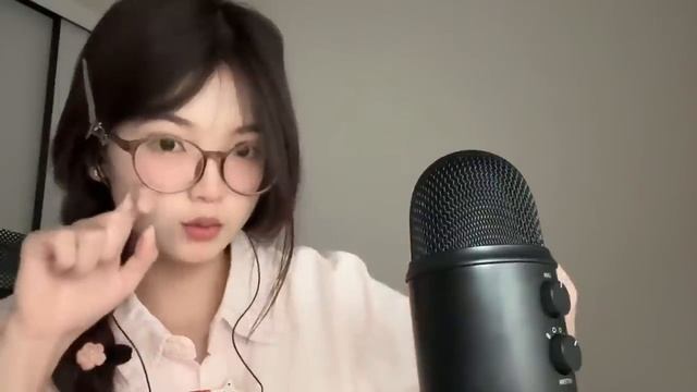 food ASMR. Близкий шёпот, движения рук, звуки рта, запись со стрима.