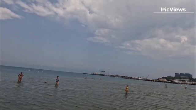 Анапа Центральный пляж сегодня 13 июня 2025. Какая обстановка на пляже, море и погода сейчас в Анапе