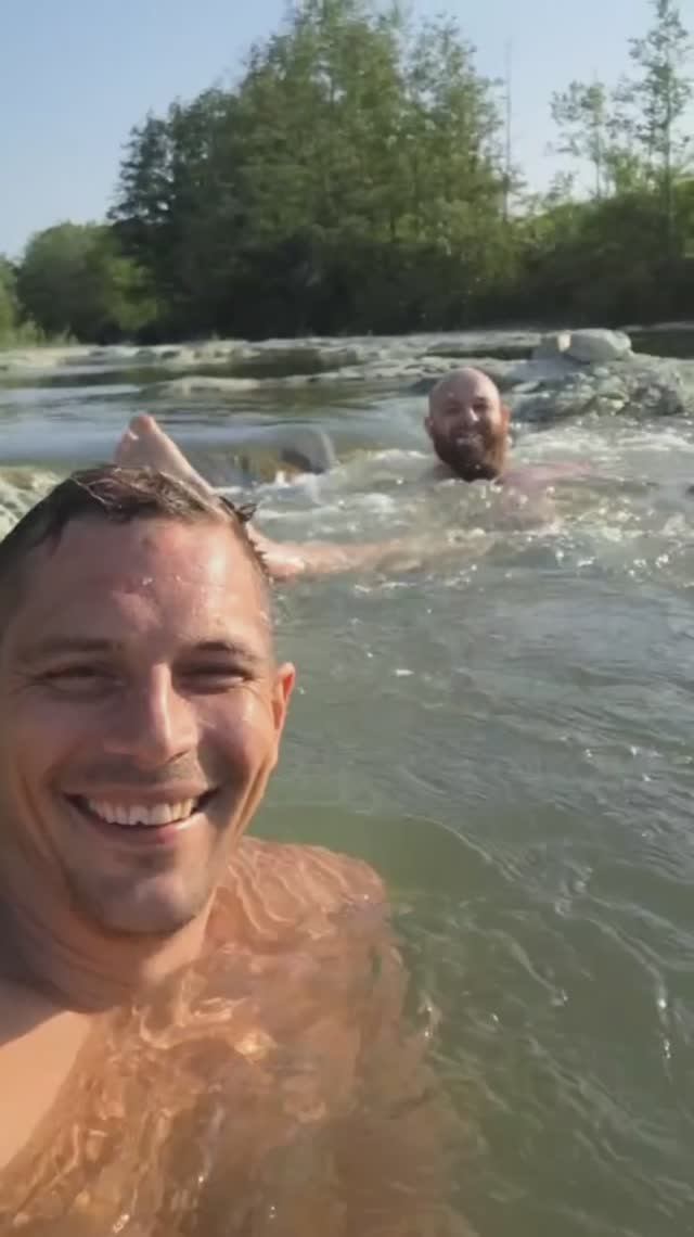 Горная река,правда мелко…