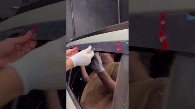 Видео установка 2Д дефлекторов / плоских ветровиков на Toyota Corolla Cross / Тойота Королла Кросс