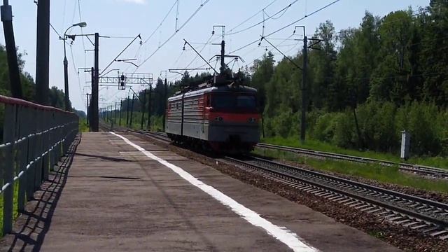 Электровоз_ВЛ10У-052_Следует_резервом_