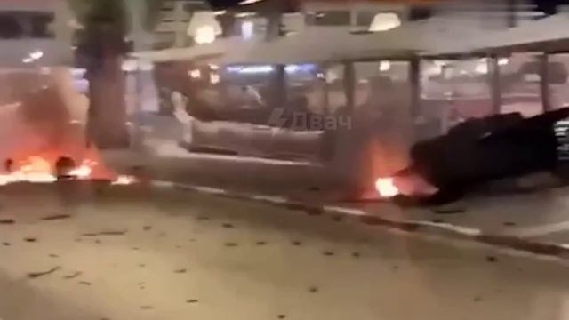 Фрагмент сбитой иранской ракеты на улицах Тель-Авива.