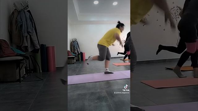 Фитнес, упражнения для мышц ног , ягодиц , бёдер