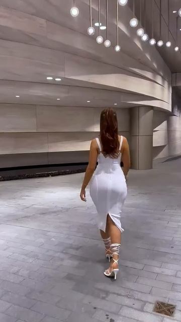 YKGyZmgye3c - This girl looks Beautiful in this dress #shorts