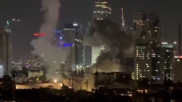 ⚡️  ПРИЛЁТЫ В ТЕЛЬ-АВИВЕ

Кадры удара иранских баллистических ракет по Тель-Авиву. Сообщают  о 7 при