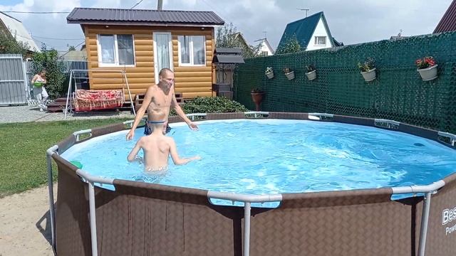 7 августа 2021г.Плавание в дачном бассейне. Артём Бакано?