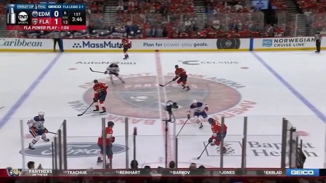 TKACHUK scores TWICE in the 1st!! ✌️