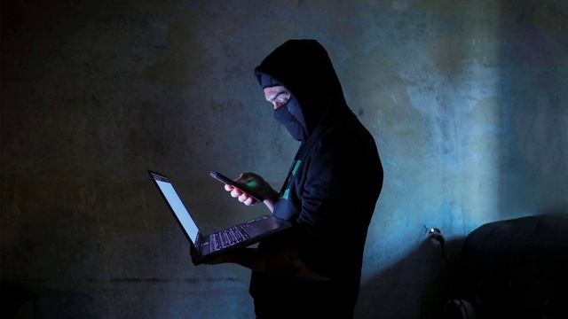 Мошенники используют имитацию «личного кабинета» для обмана россиян через предложения легкого зарабо