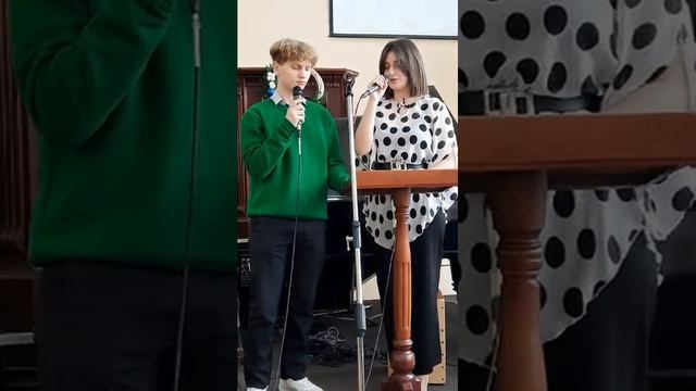 Белый снежок покрывалом ложится