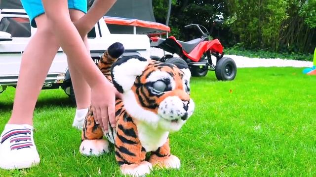 Мистер Макс Max and Katy playing with Balloons and sing songs