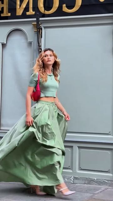 T9dFLOskcVg - Beautiful Street Fashion Outfits Style #shorts