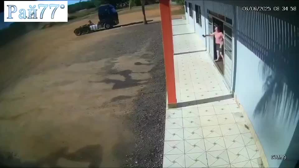 Грузовик протаранил закусочную и попал на видео в Бразилии