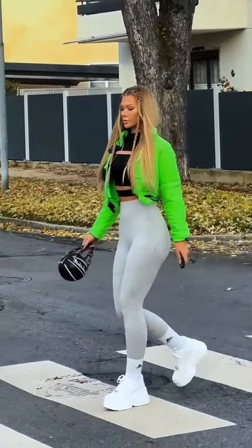 IVKvUn67GR8 - Beautiful Street Fashion Outfits Style #shorts