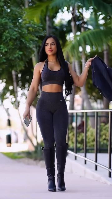 FF6FN4xt3bc - Gorgeous model in black tight pants and top summer outfit idea #fashion  #style #outfi