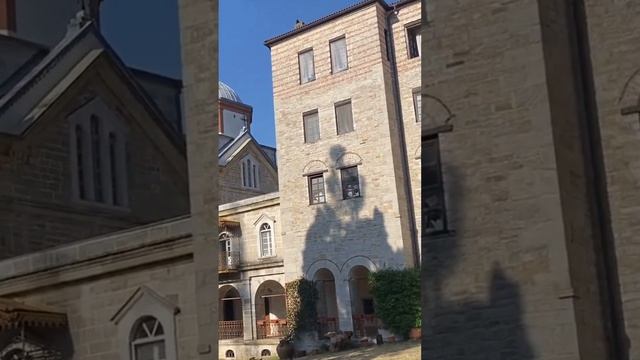 22 монаха выбрали смерть ради веры — вы не поверите, что уцелело в огне