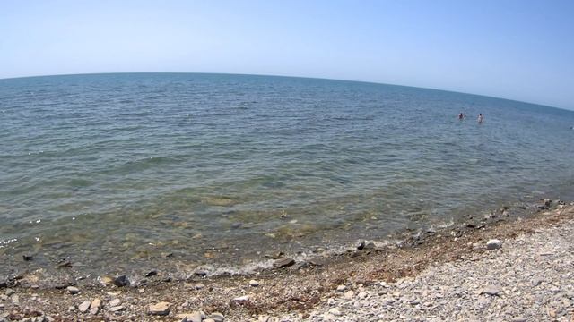 Пляж и вода чистая, море спокойное Пляж Варваровская щель