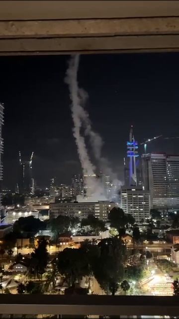 Еще видео удара по штаб-квартире Министерства обороны Израиля.