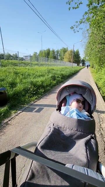 обьясняю: из за малой подвижности Еве не жарко , а одета и спрятана как нужно 😌 доброго всем дня др