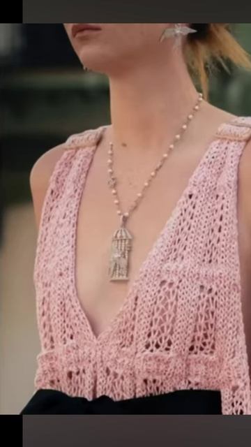 🧶 Интересное вязаное платье показа Chanel 2025 🧶