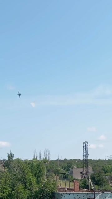 Су-25 ВКС РФ потерпел крушение. Возможна перегрузка крыла при выходе из маневра. Огневого…🔽🔽🔽