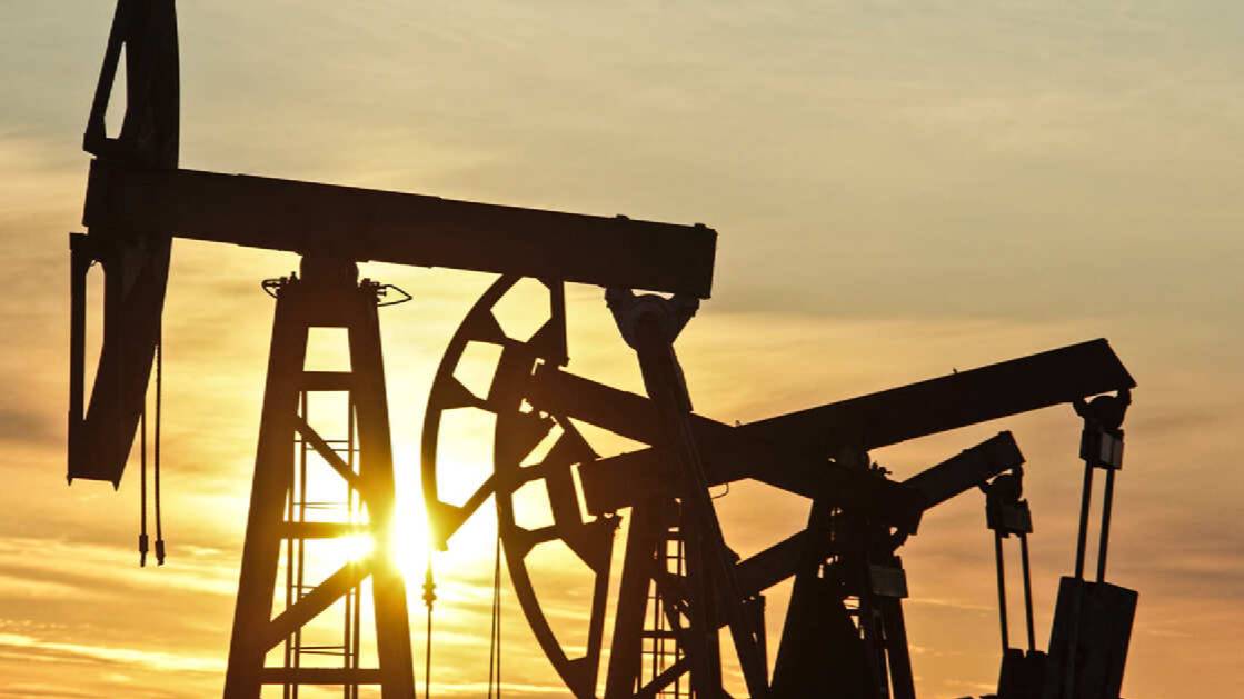 Цены на нефть резко взлетели после ночной атаки Израиля