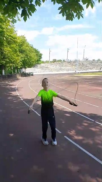 Прыгаю на скакалке