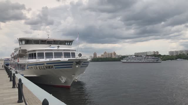 СРВ 13.06.2025 - т/х "Михаил Танич" прибывает на Северный Речной Вокзал