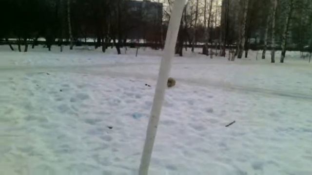 Адик делает ножницы на воздухе(4)