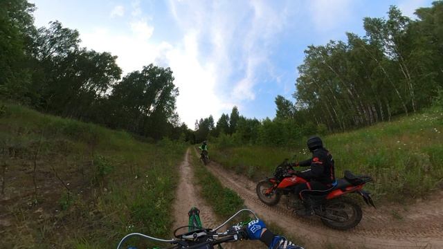 прыгаем через два бревна на эндуро