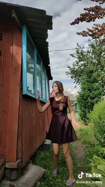 Самая красивая девочка беснуются