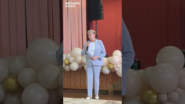 Начальник отдела образования Мозырского райисполкома Лариса Попкова тепло поздравила выпускников