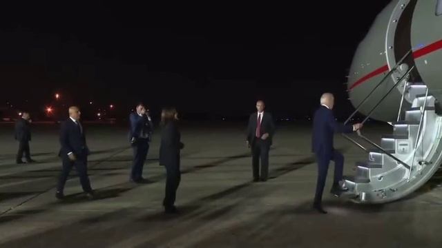 Байдена учат залезать на любой трап