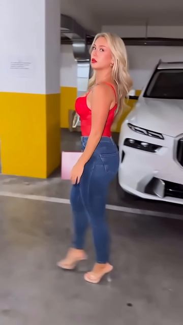 MmpabGqZKp8 - These Fit Jeans look beautiful on this girl #shorts