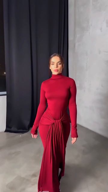 YeOf0gL9aUY - Beautiful model in a long red tight summer outfit for a dinner date #fashion  #style #
