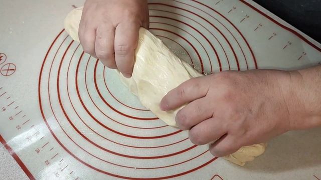Пампушки с чесноком очень вкусные и ароматные к борщу