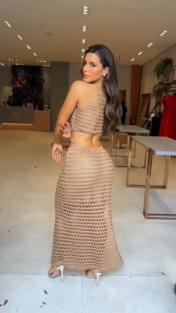 bG3sCohBuEo - This girl looks stunning in this dress #shorts
