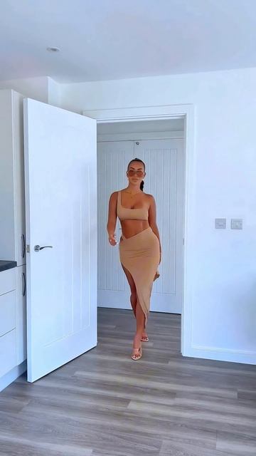 MnS6TWFJxh8 - Classy long thigh dresses outfit ideas： Latest Trending Styles #fashion  #style #outfi