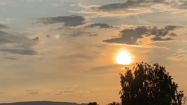 Relax. Закат солнца после дождя.