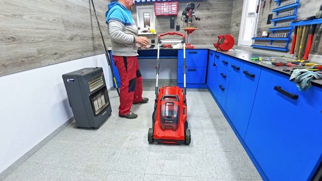 Я был в шоке, газонокосилка крутится в обратную сторон