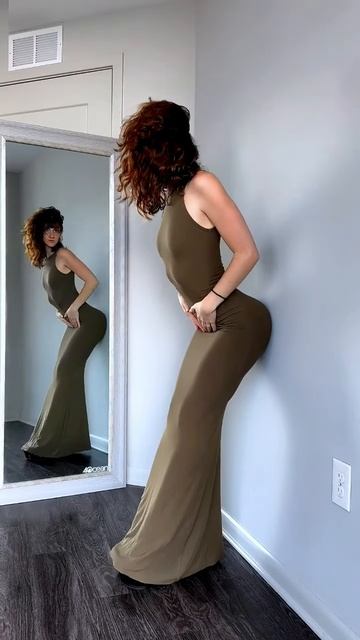 LxsPV3lxH7E - This girl looks Beautiful in this dress #shorts